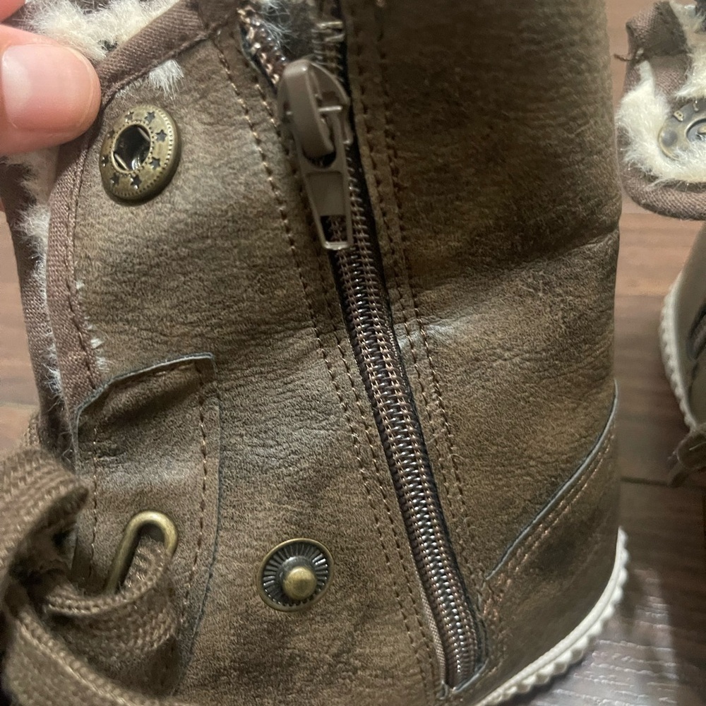 Blowfish Malibu Women's Fold Down Sneaker Boot - Picture 9 of 13